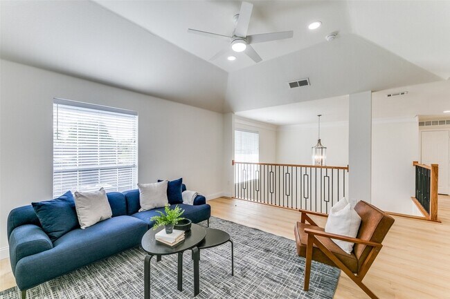 Building Photo - 1620 Greenway Dr