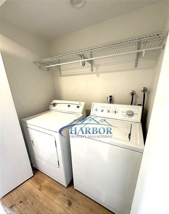 Building Photo - Beautifully Remodeled 4-Bedroom Home in Sa...
