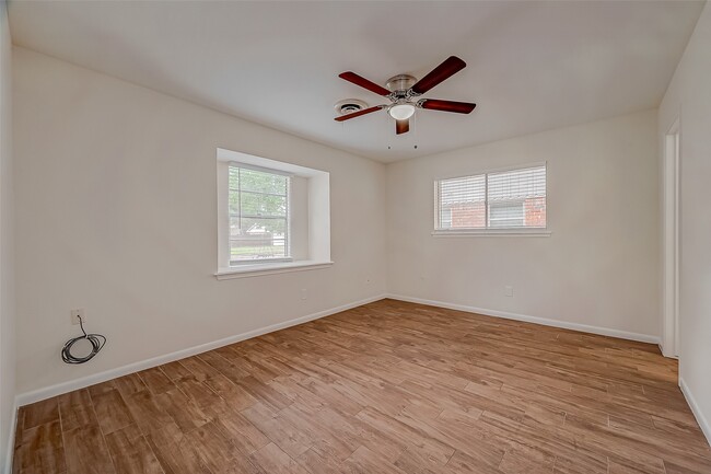 Building Photo - 5711 Braesvalley Dr