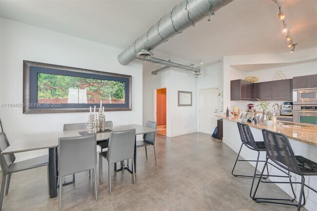 Building Photo - 700 NE 25th St