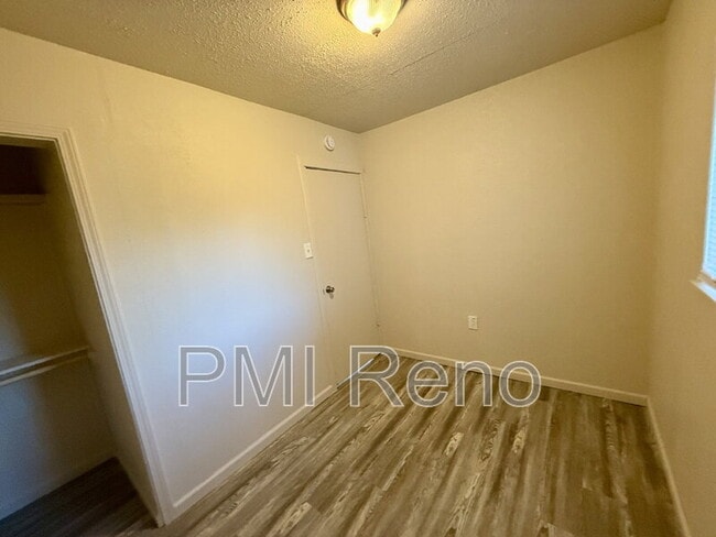 Building Photo - 1931 1/2 Valley Rd