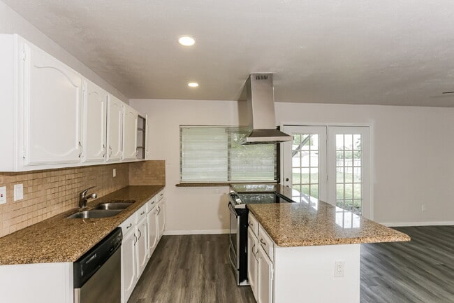 Building Photo - 507 Button Dr