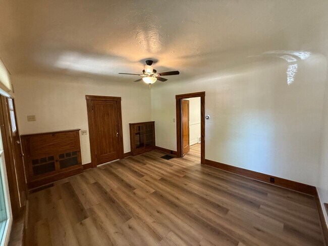Building Photo - Two bedroom one bath brick charmer!
