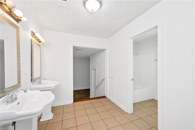 Building Photo - 522 Pine St