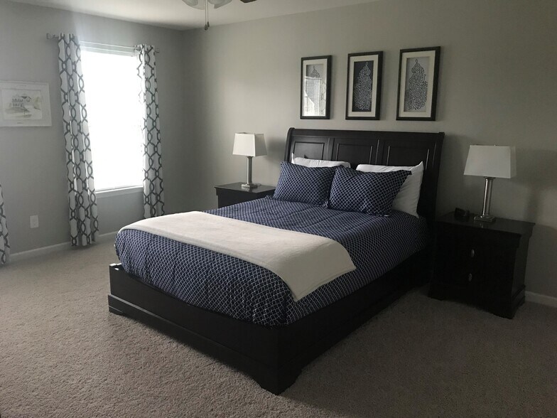 Large second bedroom (almost the size of the master bedroom!), located upstairs - 7736 Tranquil Trl