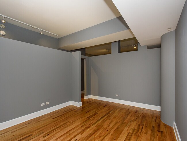 Building Photo - 165 N Canal St