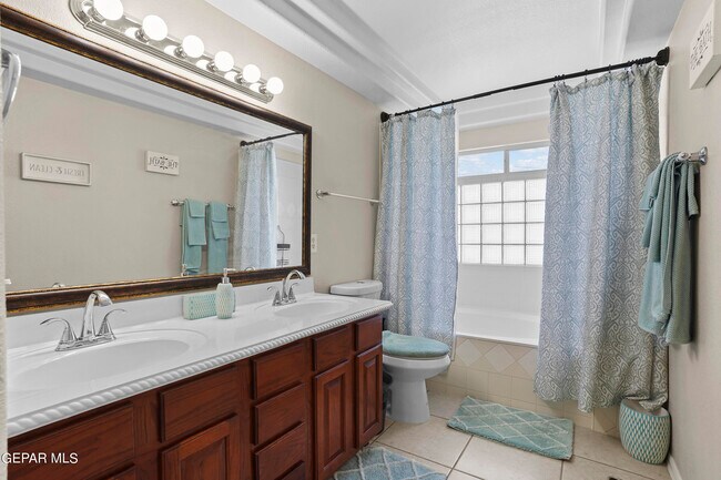 Building Photo - 1091 Los Moros Dr