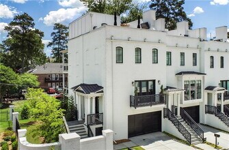 Building Photo - Prime Residence with fabulous amenities in the heart of Buckhead