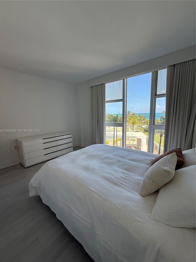 Building Photo - 10275 Collins Ave