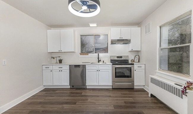 Building Photo - 536 Lansvale St