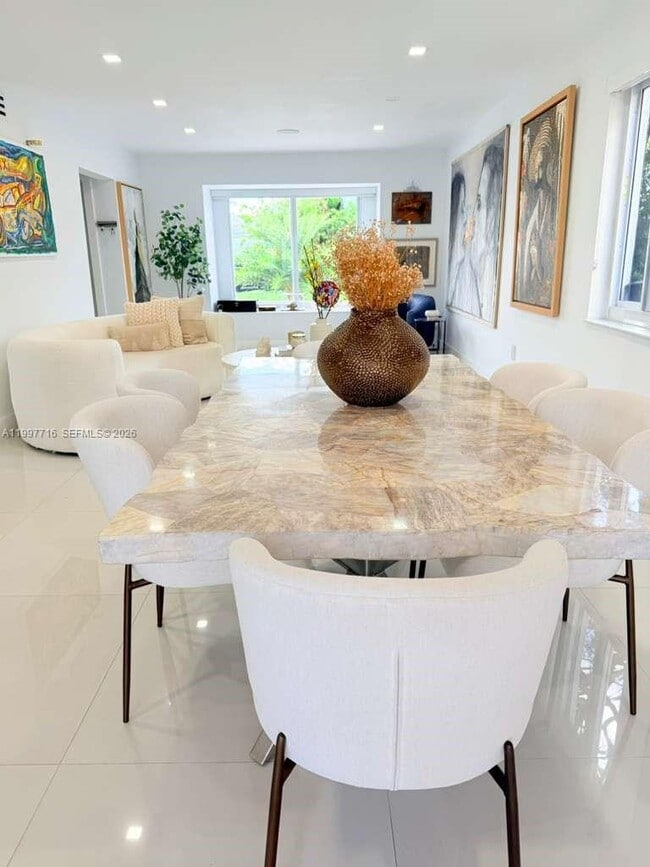 Building Photo - 9437 SW 145th Pl