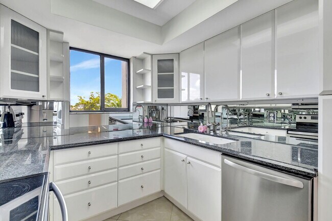 Building Photo - 6372 La Costa Dr