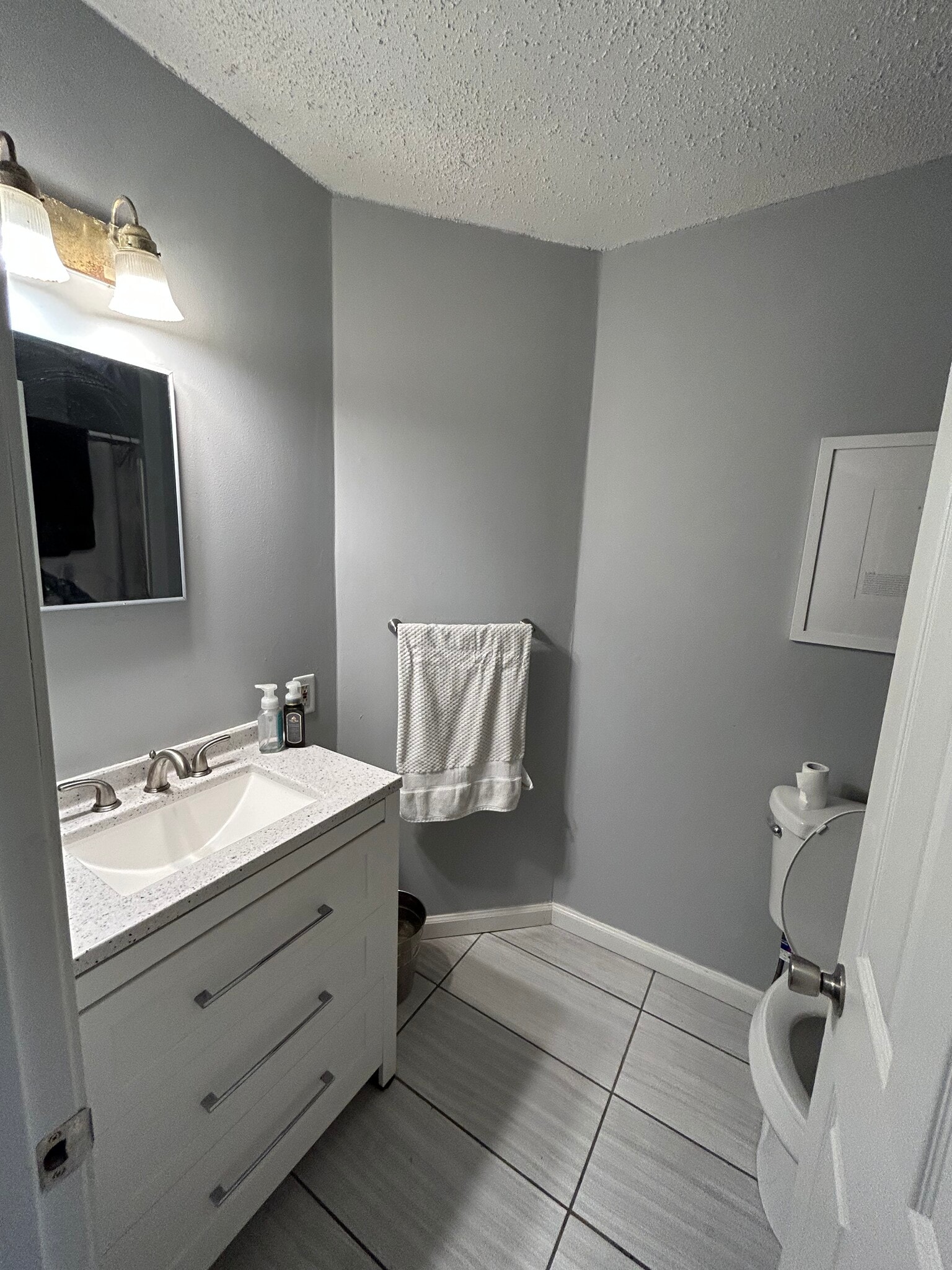 Bathroom - 2604 S Compton Ave