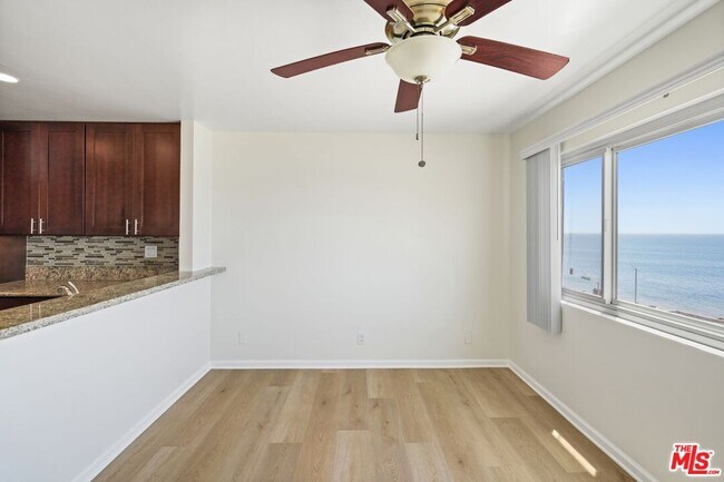 Building Photo - 18004 Coastline Dr