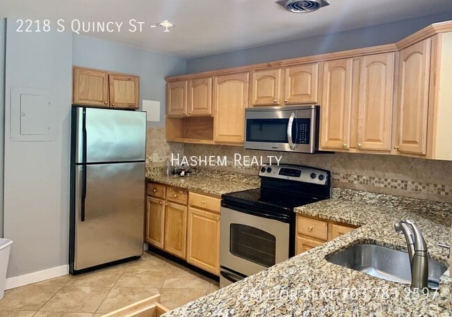 Building Photo - 2218 S Quincy St