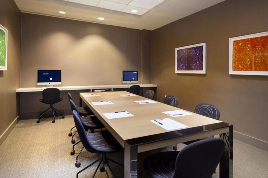 Building Photo - 535 W 23 St