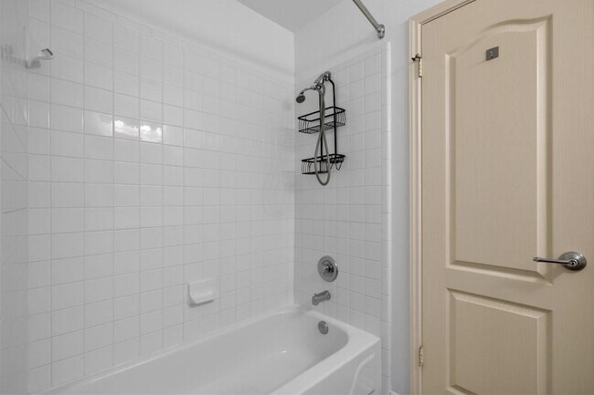 Building Photo - 1402 Club Chase Dr