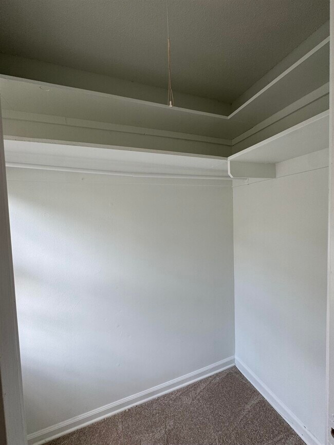 Building Photo - 5659 Hinton Pl