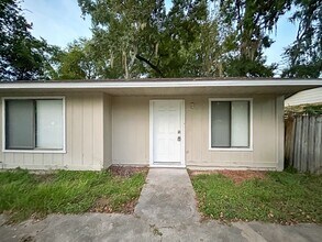Building Photo - Spacious 2/1 in Sugarfoot Area - Fenced in...