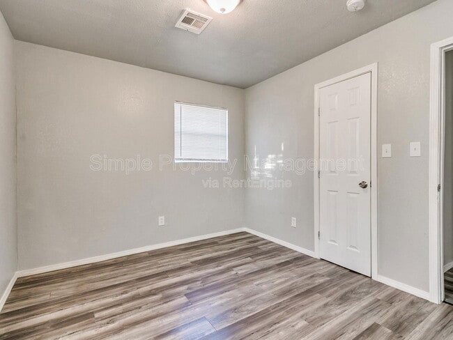 Building Photo - 3204 NE 11th St