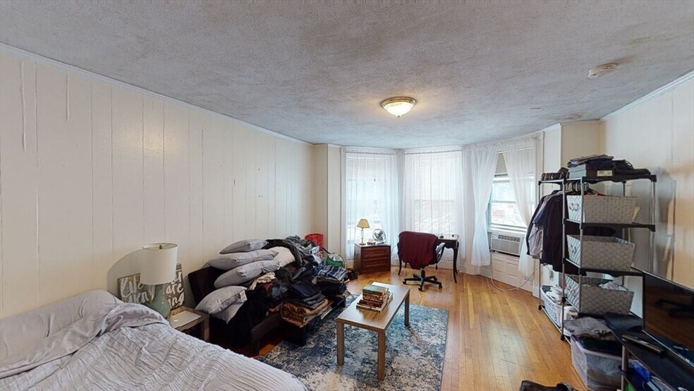 Building Photo - 513 Beacon St