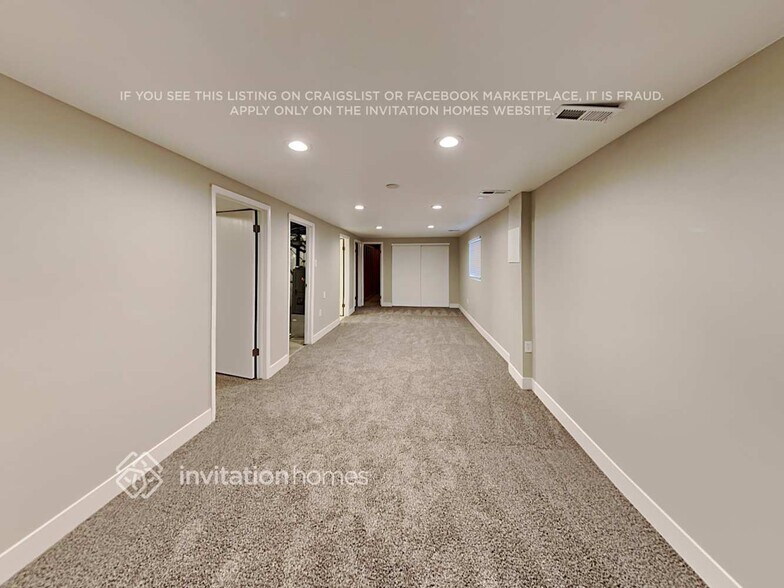 Building Photo - 10631 Queen St