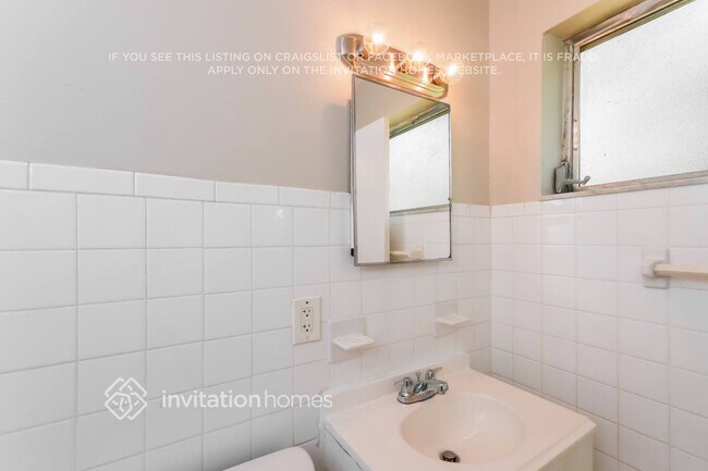 Building Photo - 6020 NW 43rd Ave