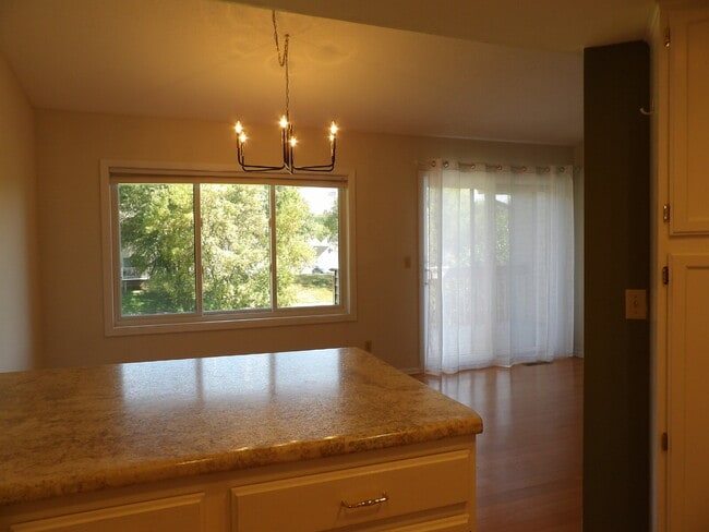 Building Photo - 6095 Courtly Alcove