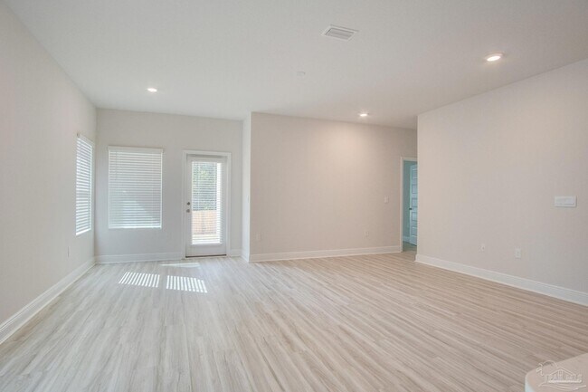 Building Photo - 8422 Riverstone Dr