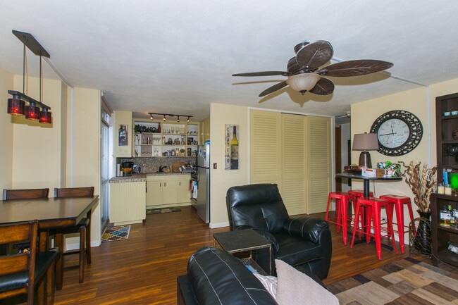 Building Photo - 1511 Nuuanu Ave