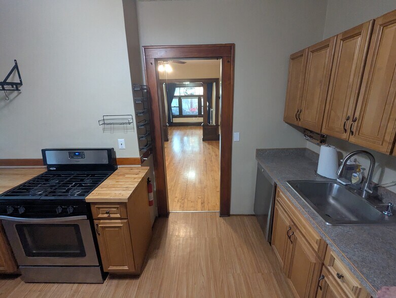 kitchen - 1727 Girard Ave N