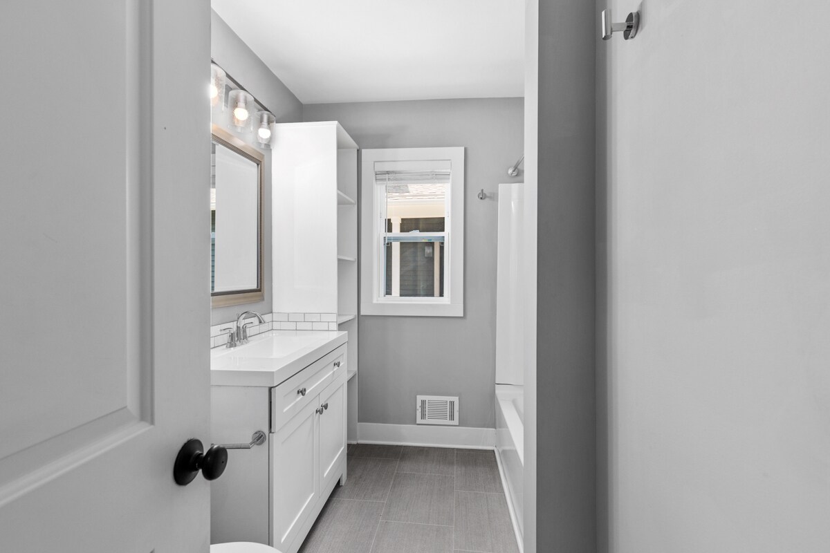 Building Photo - 621 3rd St NW