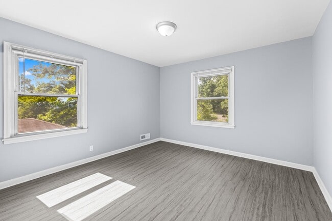 Building Photo - Beautifully Renovated 3 Bedroom 2 Bath Home