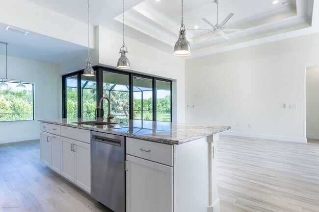 Building Photo - PET FRIENDLY BRAND-NEW LUXURY EXECUTIVE HOME