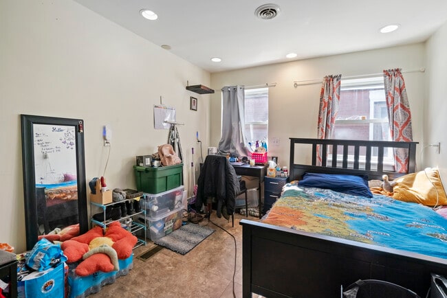 Building Photo - 2120 E Carson St