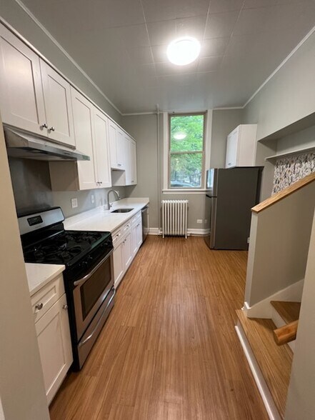 Building Photo - 132 Circle Ave