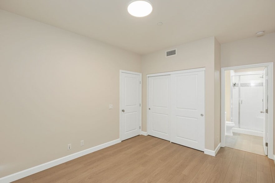 Building Photo - 86 Cipresso