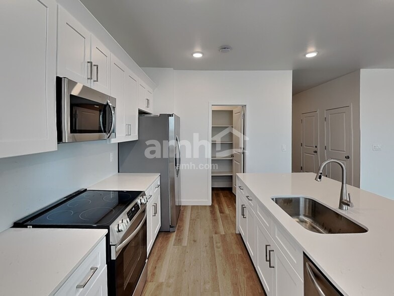 Building Photo - 6975 N 125th Dr