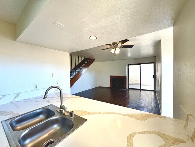 Building Photo - Beautiful Condo For Rent