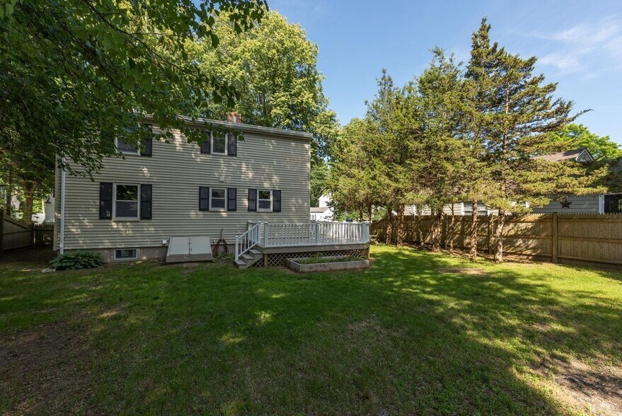 Building Photo - 400 Colonial Dr