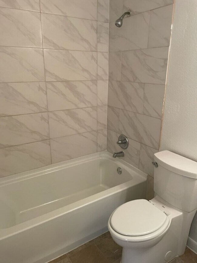Building Photo - Lexington Place - 1325