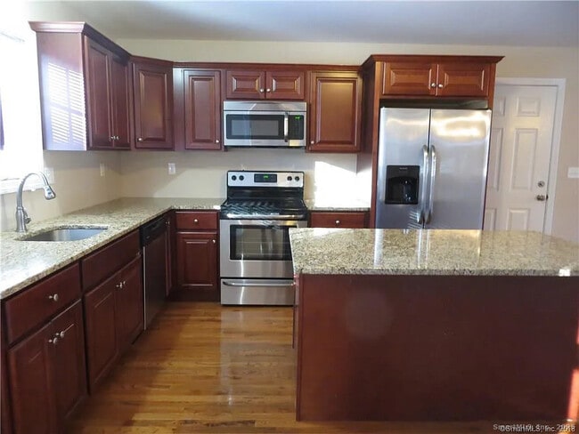 Building Photo - 4 Grove St