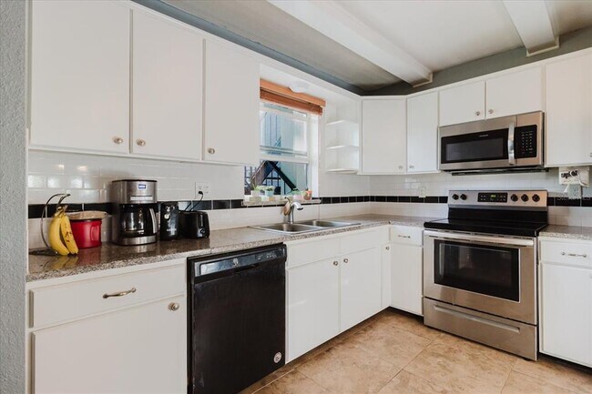 Building Photo - 14419 Americana Cir