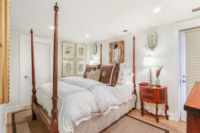 Building Photo - Amazing Adams Morgan Two-Level Condo| Parking included!