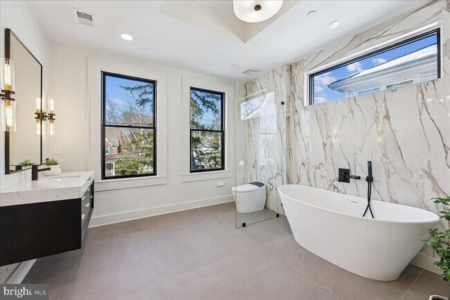 Building Photo - 4428 Albemarle St NW