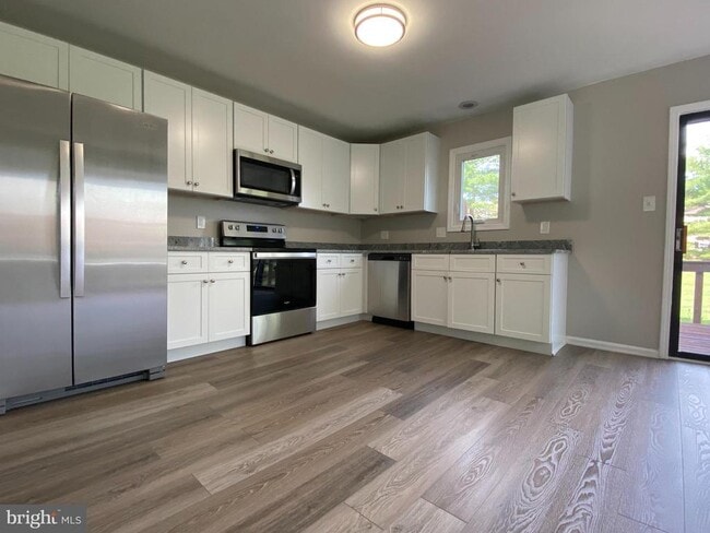 Building Photo - 4001 Brandywine Ct