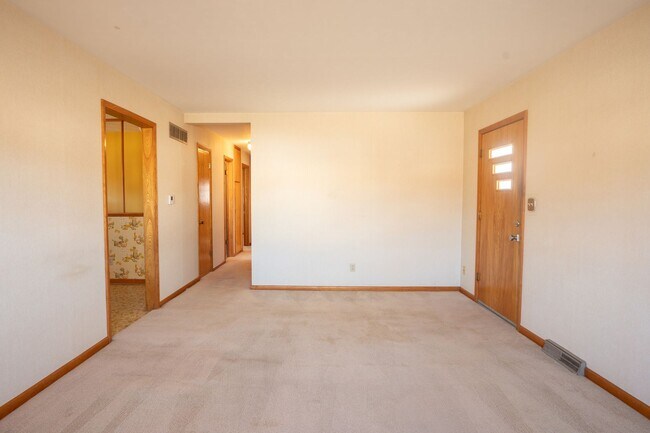 Building Photo - Charming 3 bedroom 1.5 bathroom house in SE Wichita!