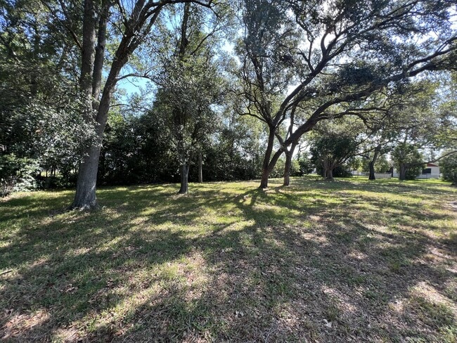 Building Photo - 8205 Pagoda Dr
