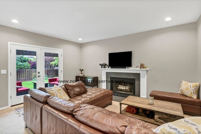 Building Photo - Lake Oswego Perfection