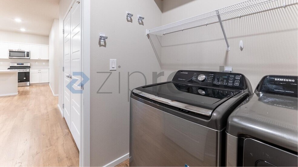 Building Photo - 5721 W Youngstown Ln